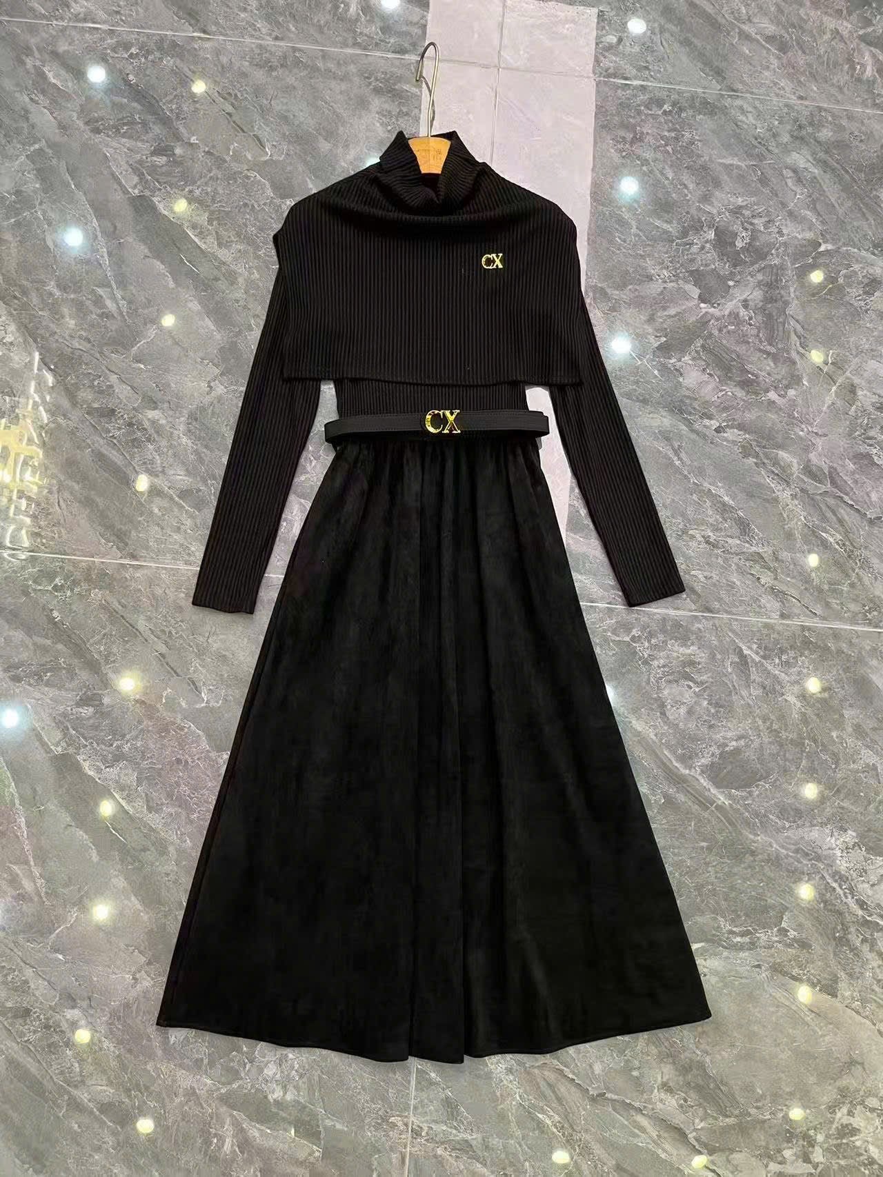 Long dress with detachable collar