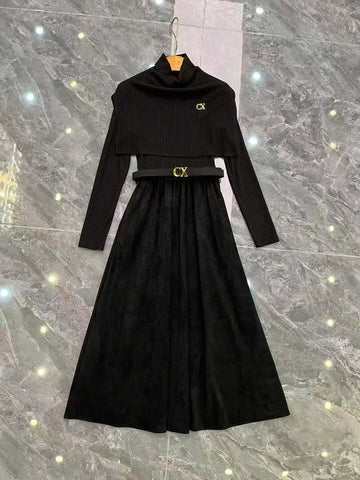 Long dress with detachable collar