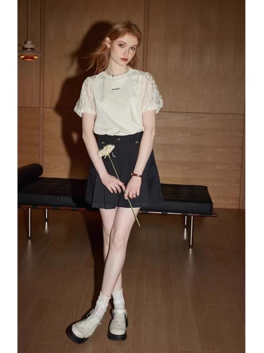 Short sleeve with detail